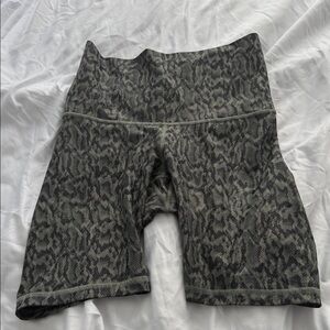 Old Navy Black/Green Snake Pattern Women's Bike Shorts